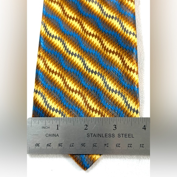 Jhane Barnes Men’s Tie 100% Silk Gold Blue Geometric Pattern Handmade In Italy - Picture 5 of 5
